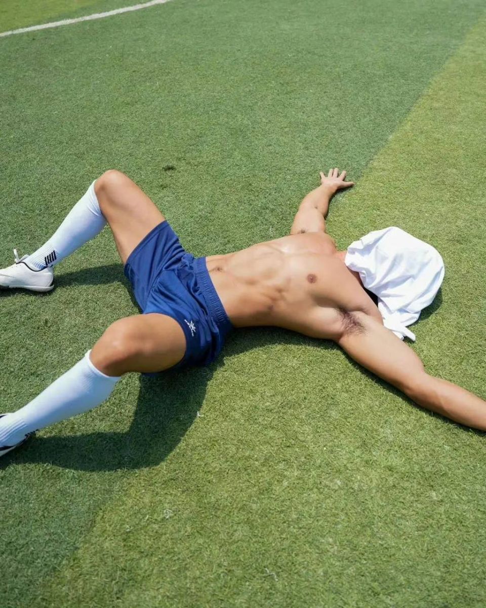 帅气的腹肌足球体育生-Share1069 精品资源分享站