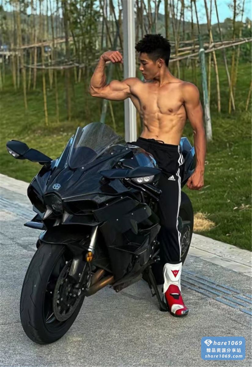 帅气的肌肉机车帅哥-Share1069 精品资源分享站