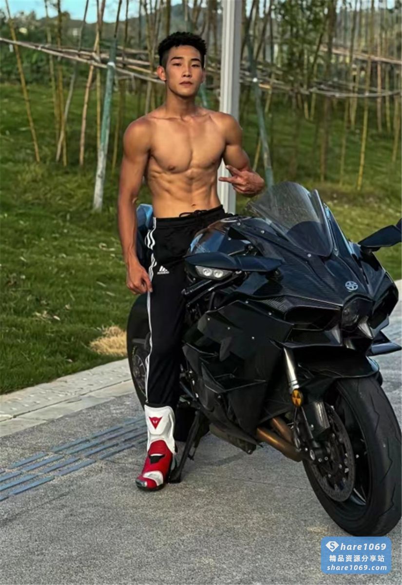 帅气的肌肉机车帅哥-Share1069 精品资源分享站