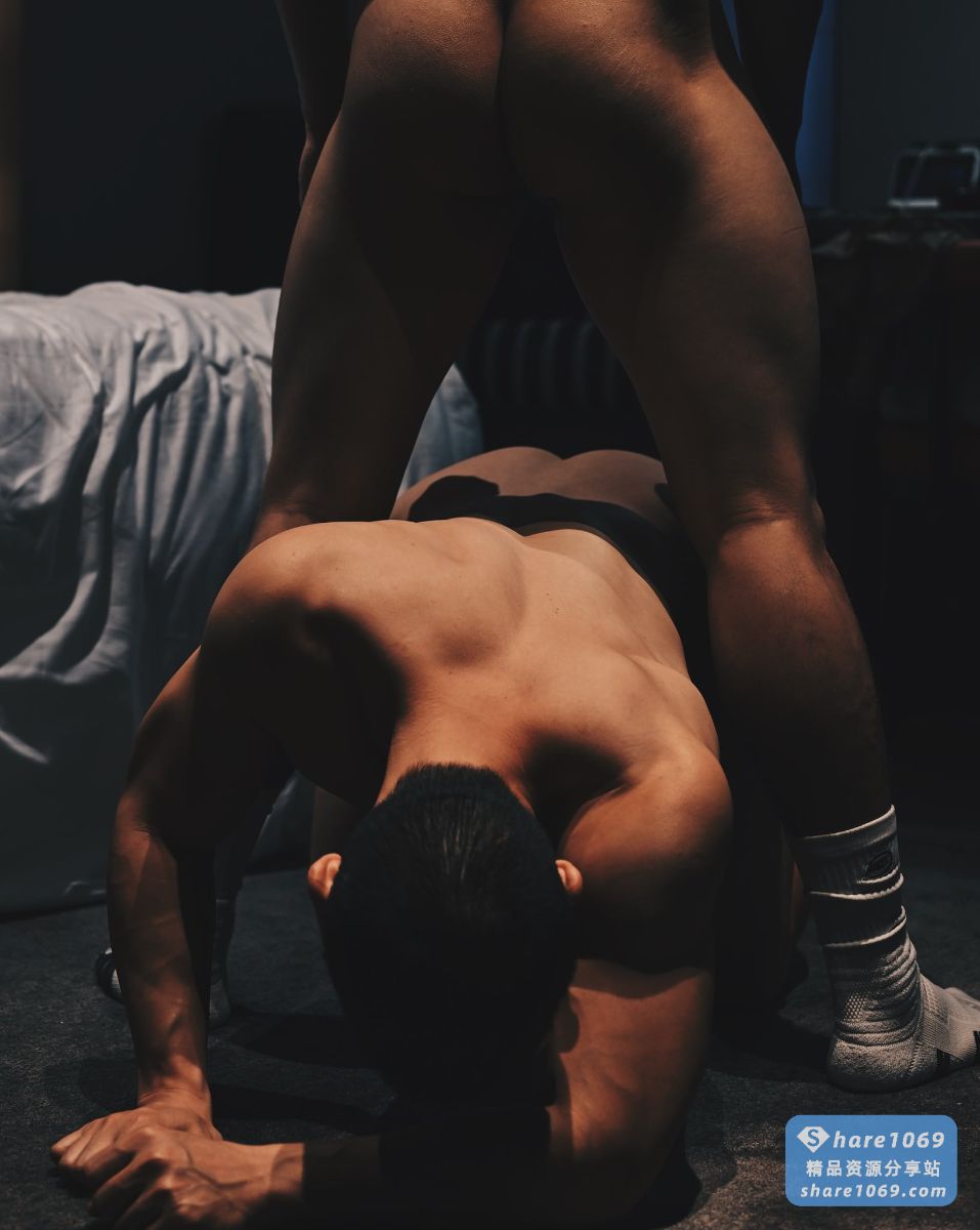 图片[5]-黑皮肌肉健身教练S 与 白袜肌肉体育生M-帅哥写真社区-资源分享-Share1069 精品资源分享站