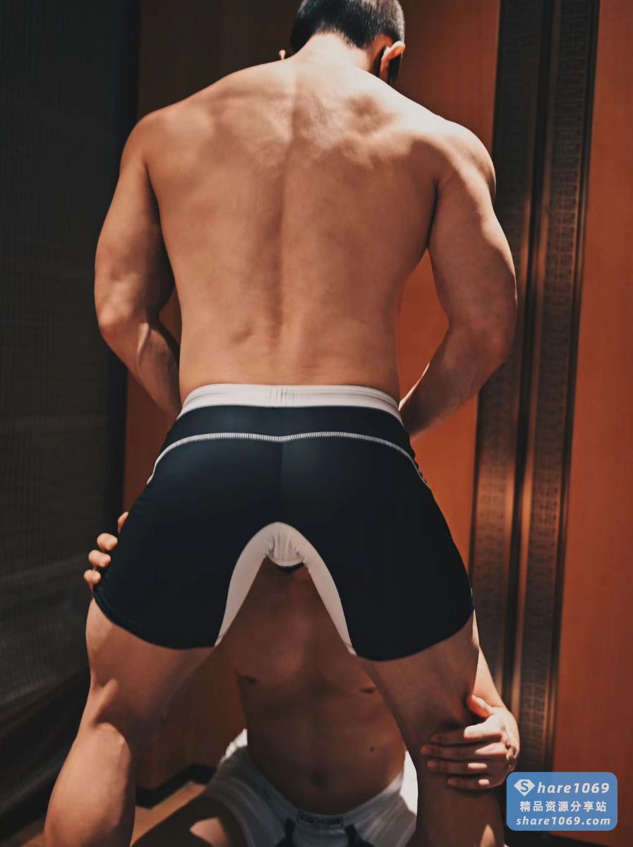图片[52]-黑皮肌肉健身教练S 与 白袜肌肉体育生M-帅哥写真社区-资源分享-Share1069 精品资源分享站